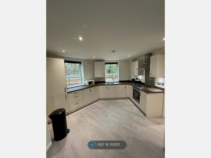 2 Bedroom Flat To Rent In Mistle Court, Coventry, CV4