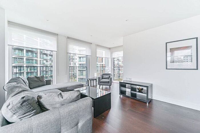 3 Bedroom Flat To Rent In Duke Of Wellington Avenue, Woolwich, London, SE18