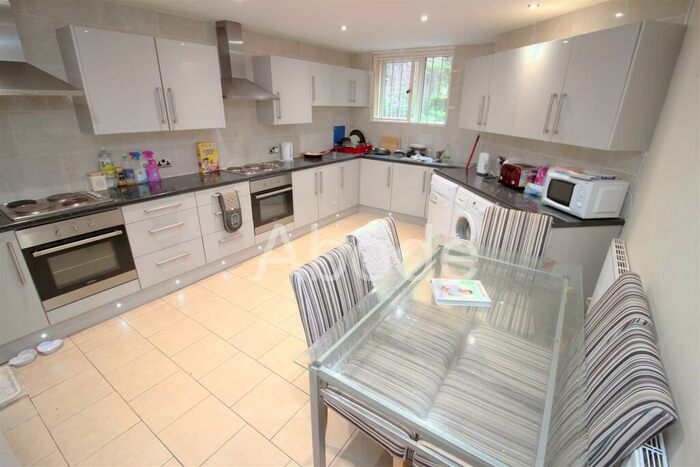 9 Bedroom House To Rent In Regent Park Terrace, Hyde Park, Leeds, LS6