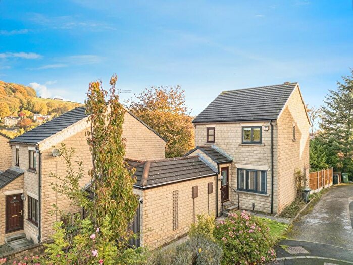 3 Bedroom Detached House For Sale In Uplands, Birkby, Huddersfield, West Yorkshire, HD2