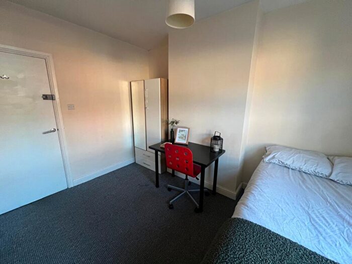 5 Bedroom Terraced House To Rent In Portland Street - Bed, LN5