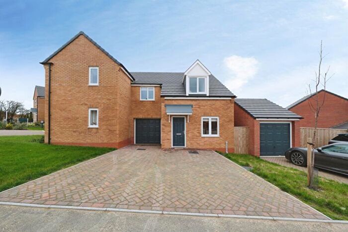 3 Bedroom Semi-Detached House For Sale In Mistletoe Way, Sutton-In-Ashfield, NG17