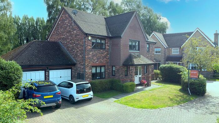 4 Bedroom Detached House For Sale In Saracen Drive, Balsall Common, Coventry, CV7