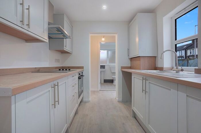 3 Bedroom End Of Terrace House To Rent In Railway Street, Gillingham, ME7