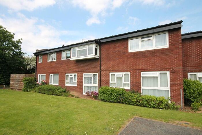2 Bedroom Apartment For Sale In Waterfields, Leatherhead, KT22