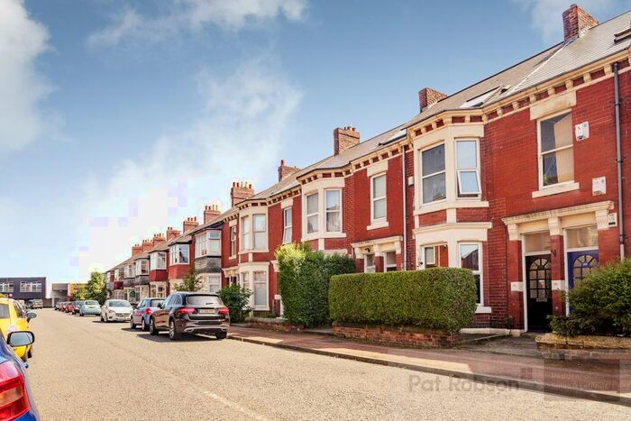 2 Bedroom Flat To Rent In Simonside Terrace, Heaton, NE6