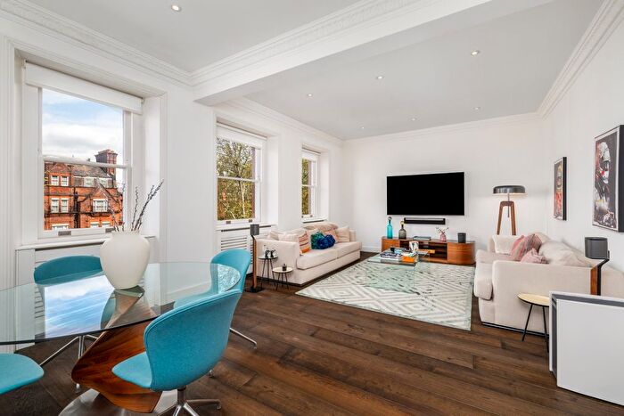 2 Bedroom Flat For Sale In Cadogan Square, London, SW1X