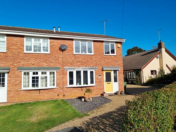 3 Bedroom Semi-Detached House For Sale In Beech Close, Market Deeping, PE6