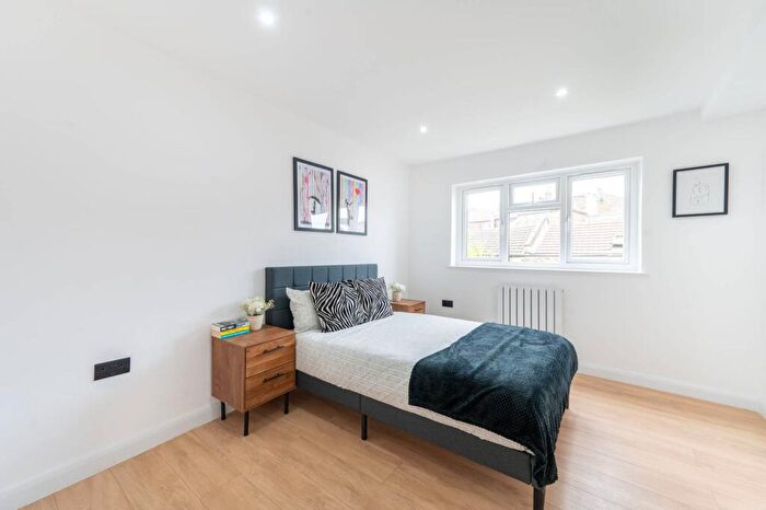 2 Bedroom Flat For Sale In Raneleagh Road, Harlesden, London, NW10