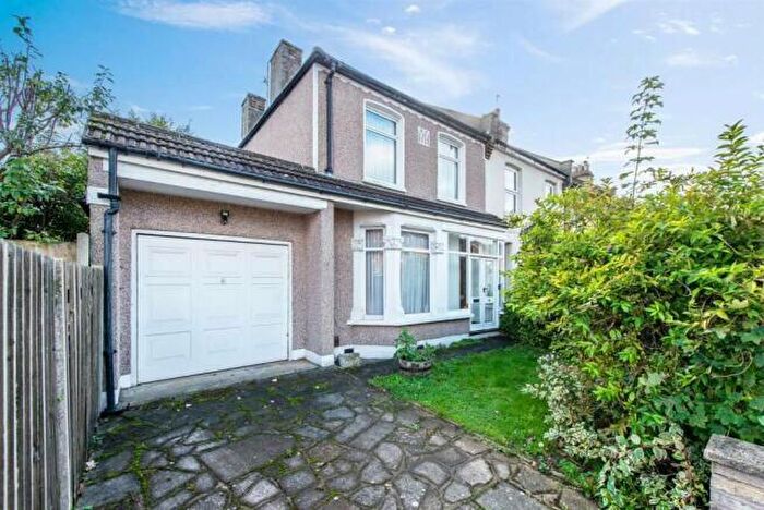 3 Bedroom End Of Terrace House For Sale In Dumbreck Road, London, Eltham, SE9