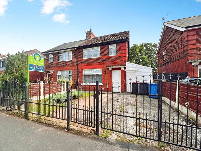 3 Bedroom Semi-Detached House For Sale In Wardley Avenue, Worsley, Manchester, Greater Manchester, M28