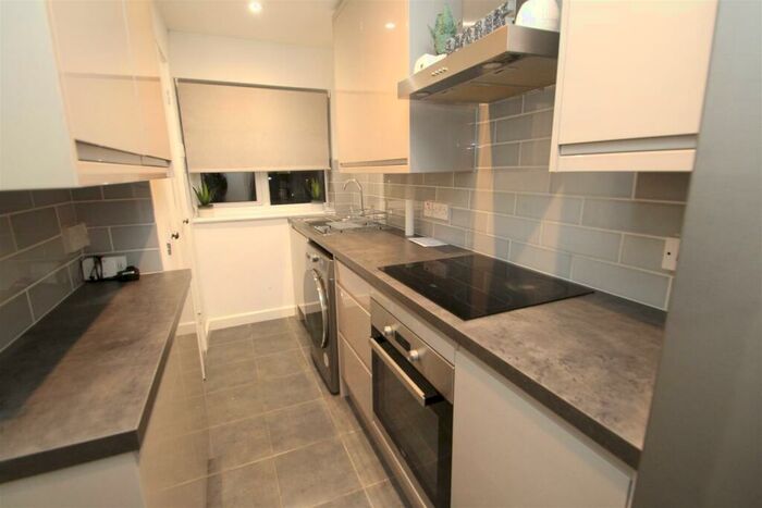 2 Bedroom Apartment To Rent In Hammer Lane, Hemel Hempstead, HP2