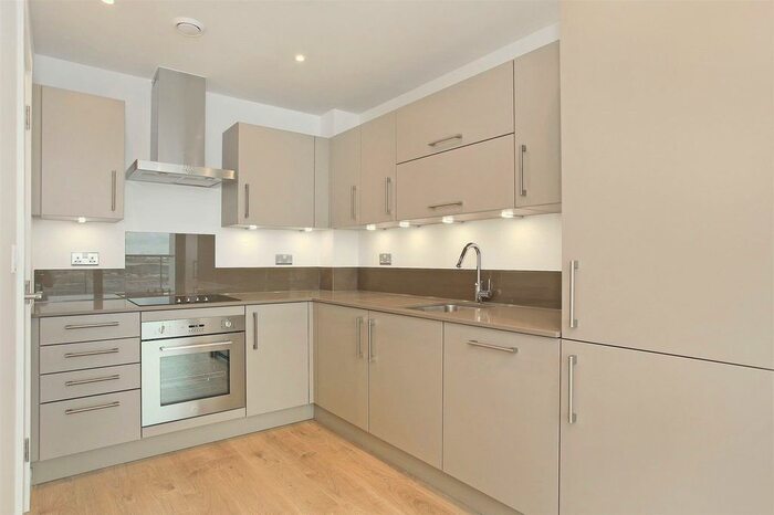 3 Bedroom Flat To Rent In Verney Road, London, SE16