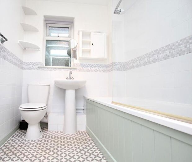 2 Bedroom End Of Terrace House To Rent In Forest Drive - Bentry, BS10