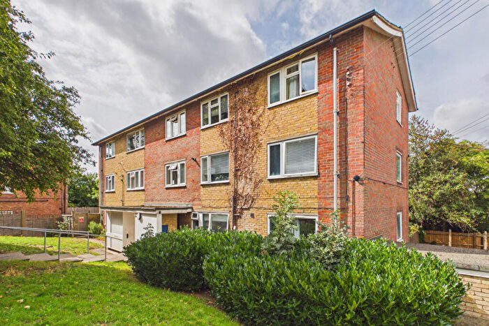2 Bedroom Flat For Sale In Turners Hill, Hemel Hempstead, HP2
