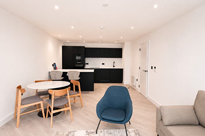 2 Bedroom Flat To Rent In Trinity Way, Manchester, Greater Manchester, M3