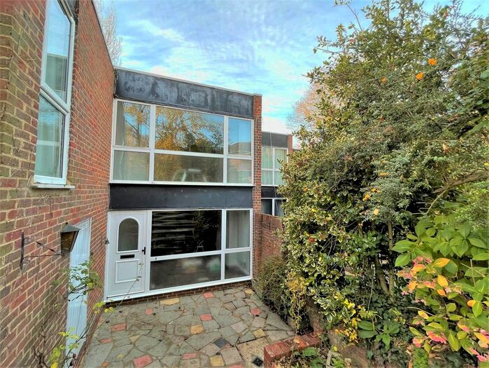 3 Bedroom Terraced House To Rent In Erin Close, Bromley, BR1