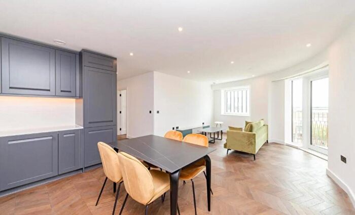 3 Bedroom Apartment To Rent In Royal Exchange, Kingston, London, KT1