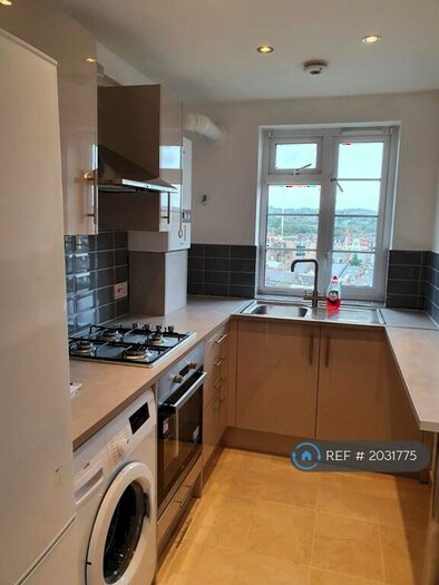3 Bedroom Flat To Rent In Ashford Road, London, NW2