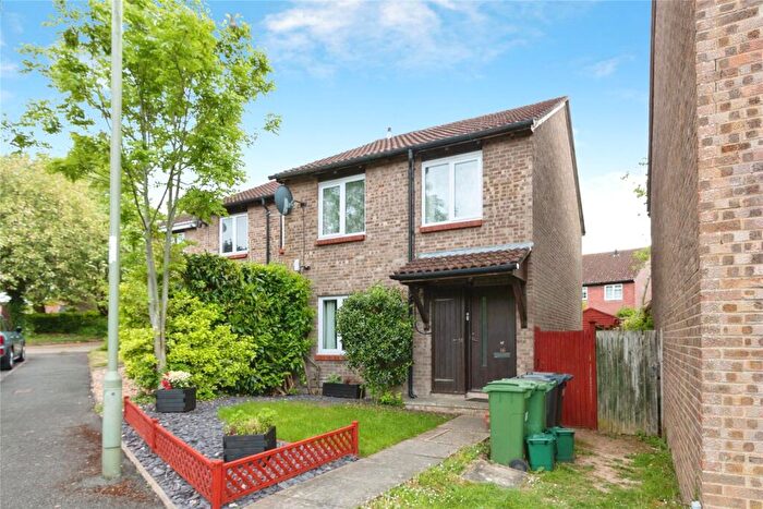 1 Bedroom Flat For Sale In Hogarth Close, Basingstoke, Hampshire, RG21