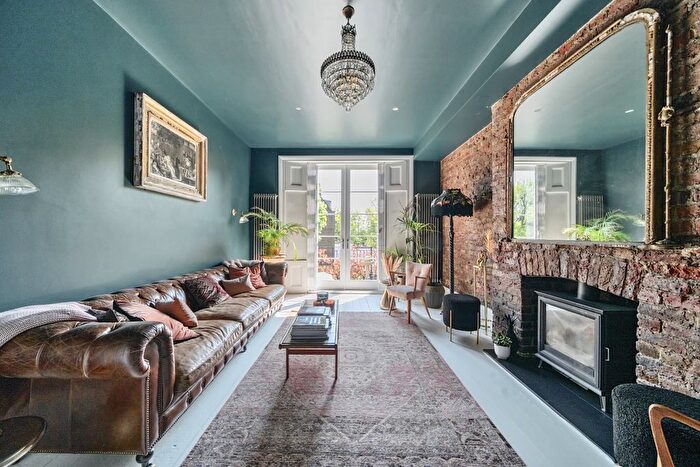 4 Bedroom Flat To Rent In Mount View Road, London, N4