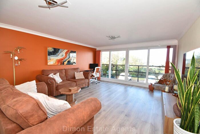 2 Bedroom Flat For Sale In Fair Oak Court, Tower Close, Gomer, PO12