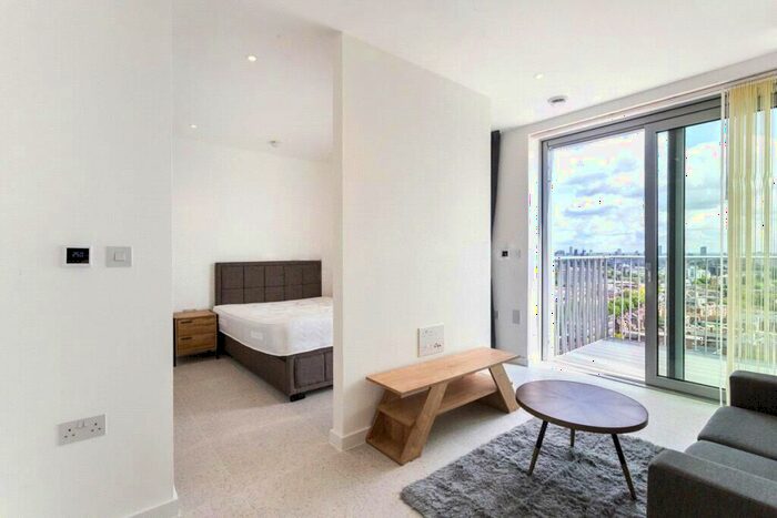 Apartment To Rent In Jacquard Point, Tapestery Way, London, E1