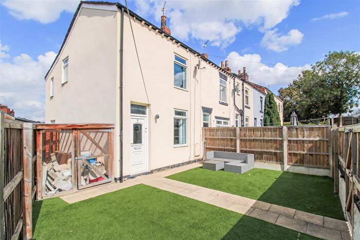 2 Bedroom End Of Terrace House For Sale In Oakes Street, Wakefield, WF2