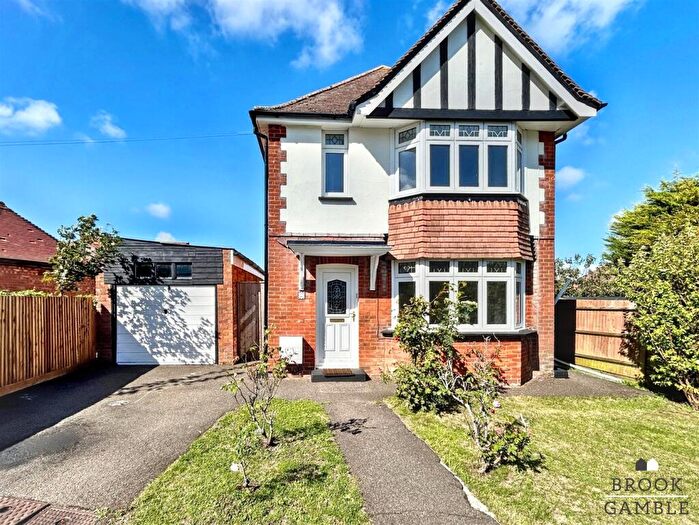 3 Bedroom Detached House For Sale In Downs Avenue, Eastbourne, BN20