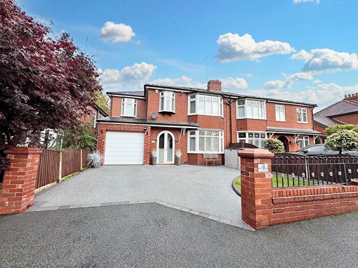 5 Bedroom Semi Detached House For Sale In Lynton Crescent, Worsley, M28