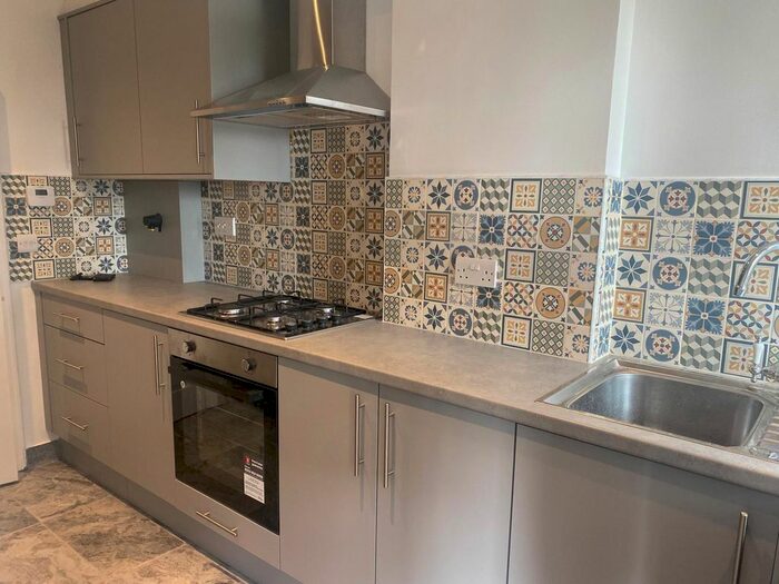 2 Bedroom Flat To Rent In Manor Court, York Way, London, N20