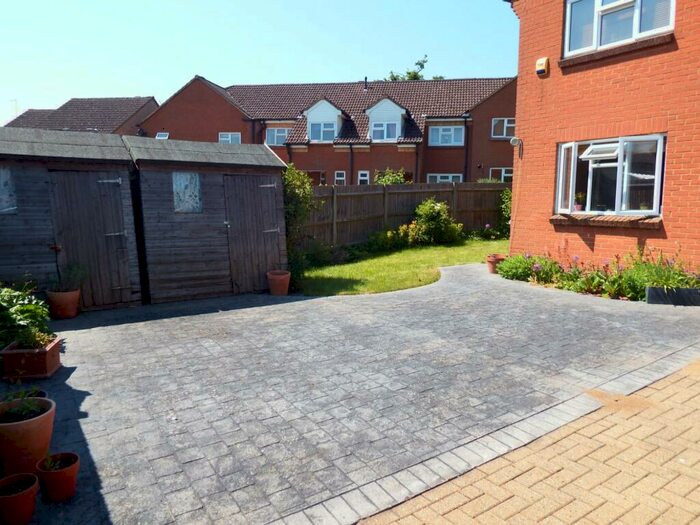 3 Bedroom End Of Terrace House For Sale In Julia Gate, Stevenage, Hertfordshire, SG2