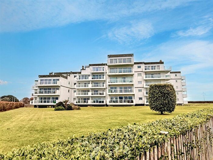 2 Bedroom Flat For Sale In Royal Parade, Eastbourne, BN22