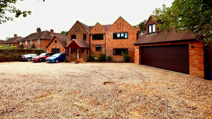 4 Bedroom Detached House For Sale In Chesham Road, HP16