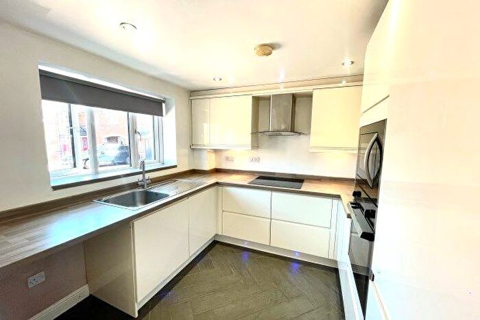 2 Bedroom Property To Rent In Deepwell View, Sheffield, S20