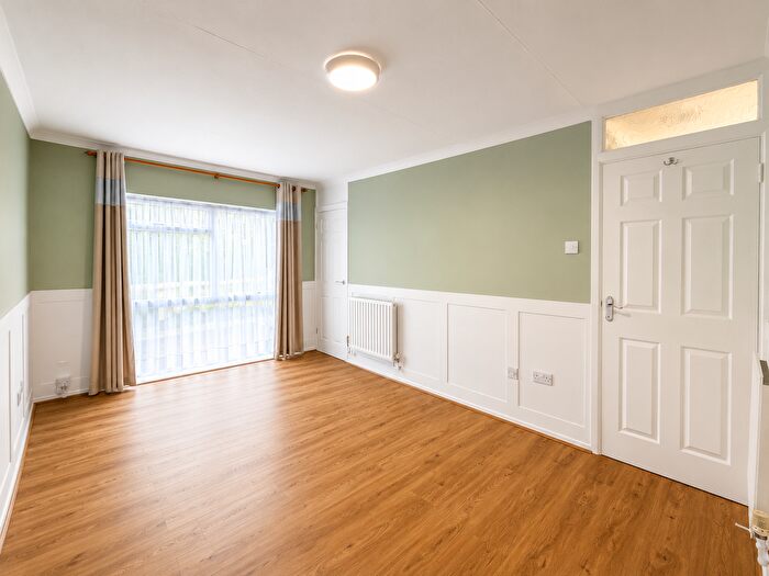 1 Bedroom Flat To Rent In North Street, Rochester, ME2