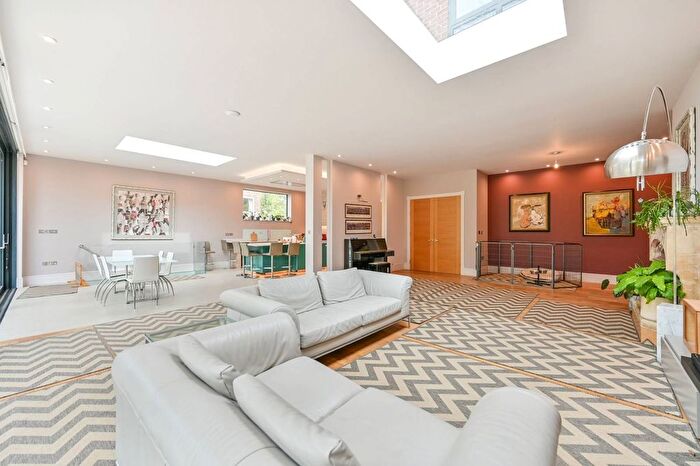 5 Bedroom Detached House For Sale In Hartington Road, Grove Park, London, W4