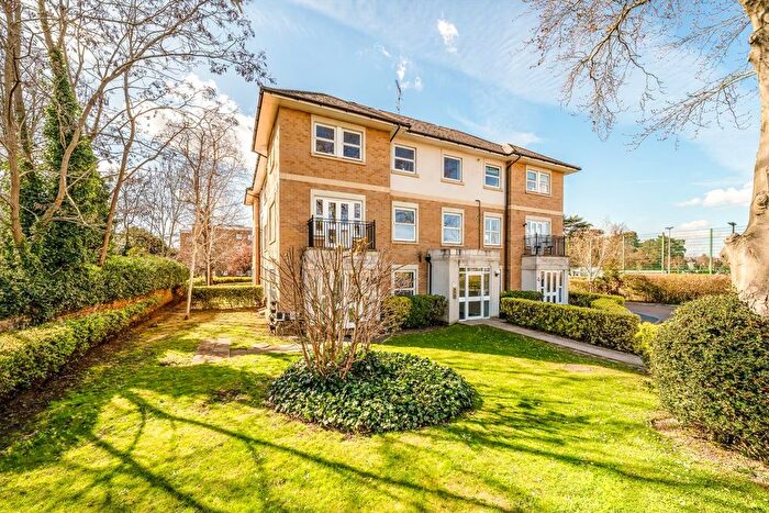 1 Bedroom Flat For Sale In Meadowbank Close, Osterley Road, TW7