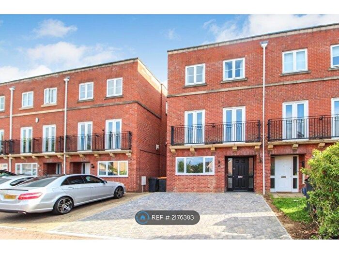 4 Bedroom End Of Terrace House To Rent In Redwald Close, Kempston, Bedford, MK42