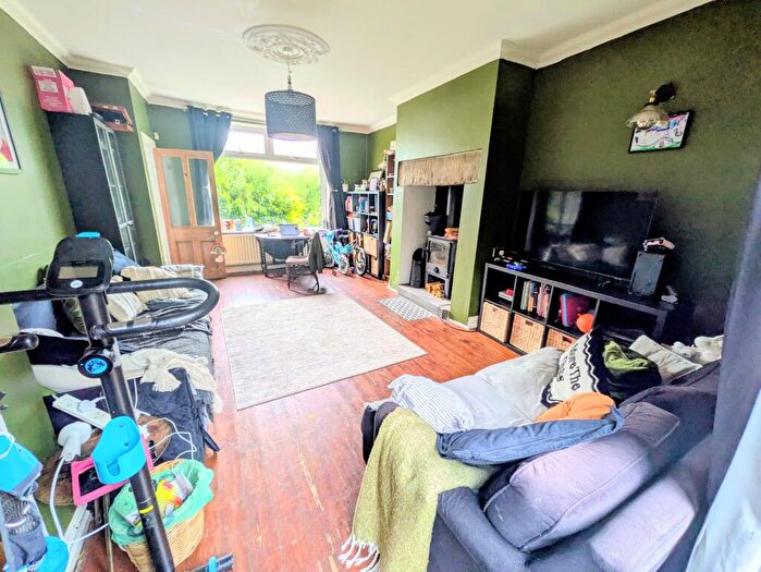 3 Bedroom Terraced House For Sale In Spring Bank, Bradford, BD13
