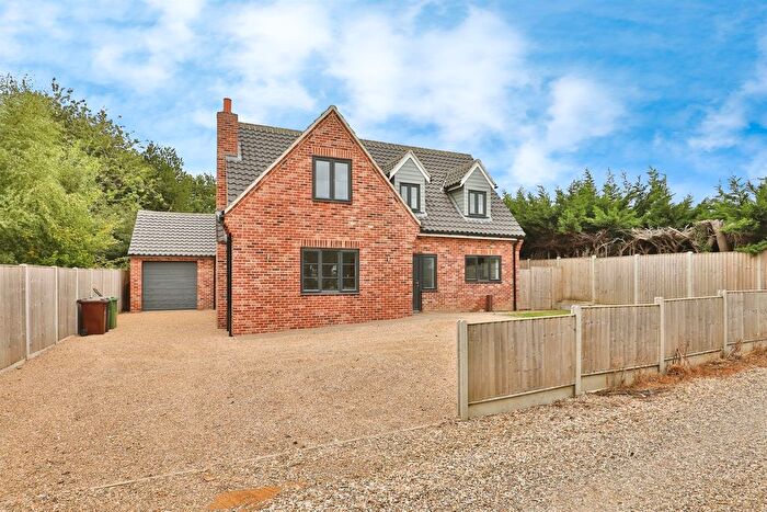 3 Bedroom Detached House For Sale In Lynn Road, Swaffham, PE37