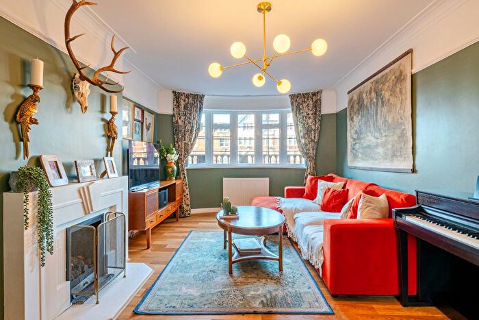 2 Bedroom Flat For Sale In The High, Streatham, London, SW16