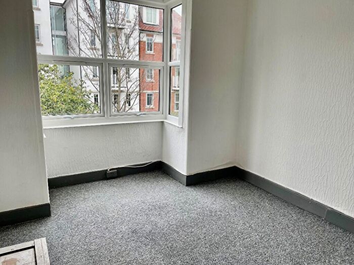 2 Bedroom Flat To Rent In Cobham Road, Westcliff-On-Sea, Essex, SS0