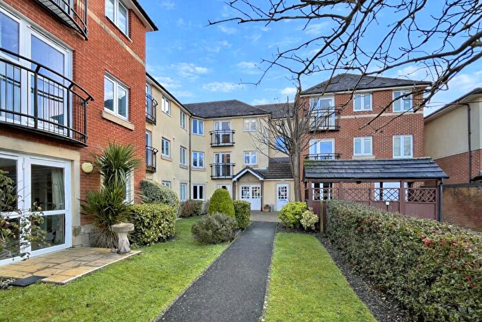 1 Bedroom Apartment For Sale In Lymington Road, Highcliffe, Christchurch, Dorset, BH23