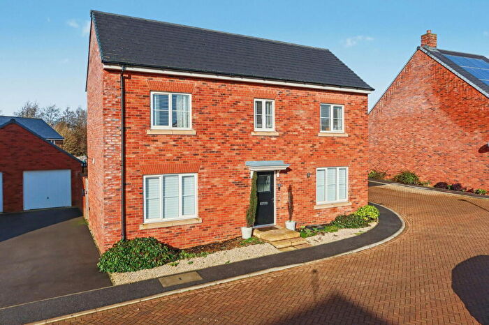 4 Bedroom Detached House For Sale In Towns Field, Banbury, OX16