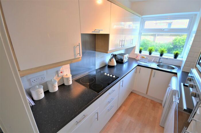2 Bedroom Flat To Rent In Dixon Court, Cheadle, SK8