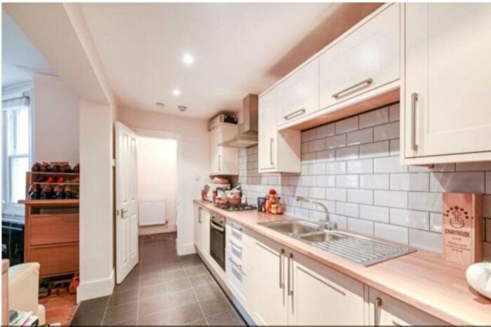 2 Bedroom Flat To Rent In Thorney Hedge Road, London, W4
