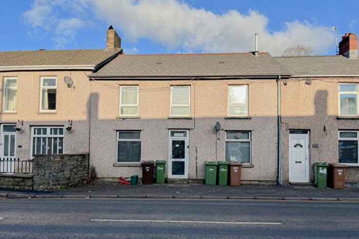 3 Bedroom Flat To Rent In Flat Commercial Street, Risca, NP11