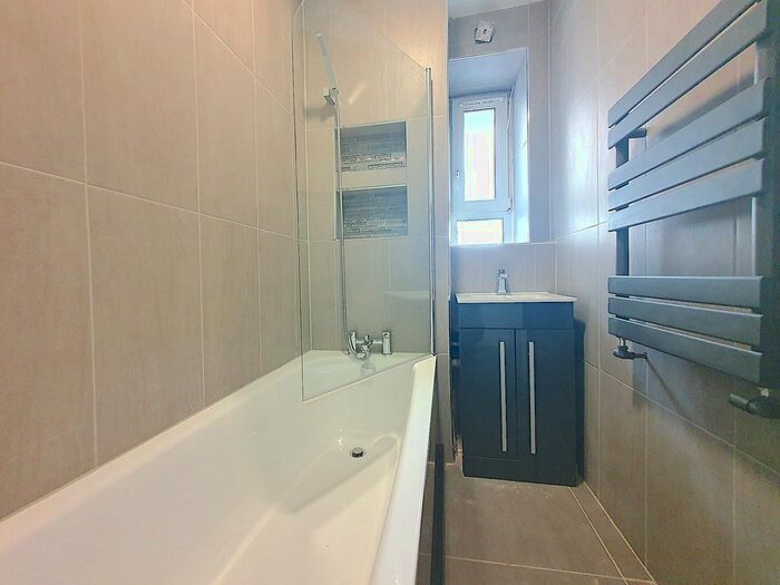 4 Bedroom Flat To Rent In Fairclough Street, Aldgate East, London, E1