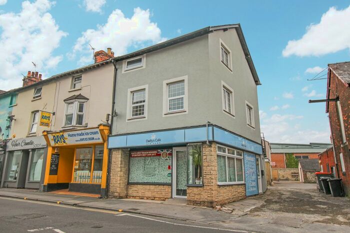3 Bedroom Maisonette To Rent In Devizes Road, Old Town, Swindon, SN1